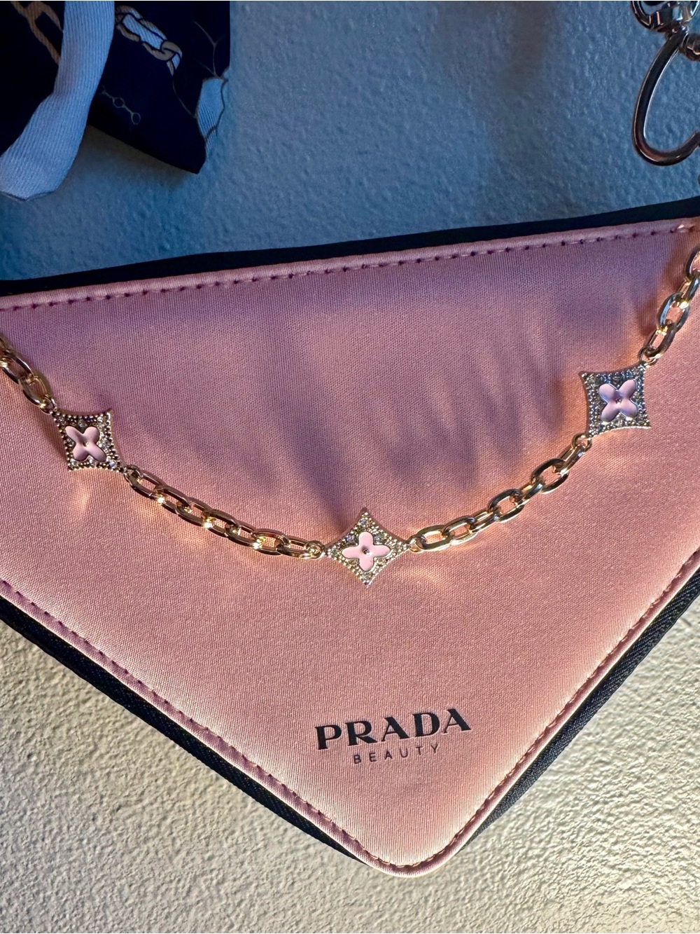 PRADA beauty paradoxe Pink Triangle with black gold hardware - Picture 6 of 9